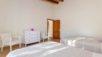 Villa | 2 habitaciones, muebles diferentes y tabla de planchar con plancha