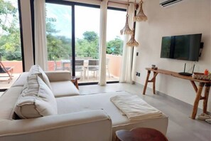 Living area - TulumFamily home free private parking 3 Pools 2 Gyms BBQ fast Wifi kids park (Tulum)