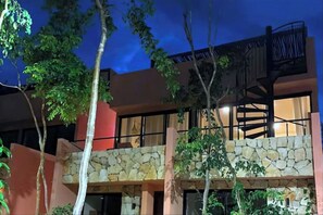 Exterior - TulumFamily home free private parking 3 Pools 2 Gyms BBQ fast Wifi kids park (Tulum)
