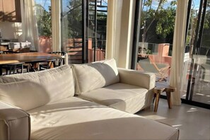 Living area - TulumFamily home free private parking 3 Pools 2 Gyms BBQ fast Wifi kids park (Tulum)