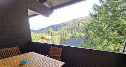 Apartment With Mountain & Slope View