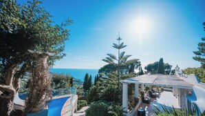 A villa with a pool, outdoor seating, and a view of the sea. - Villa Margherita by My Villa Collection (Anacapri)