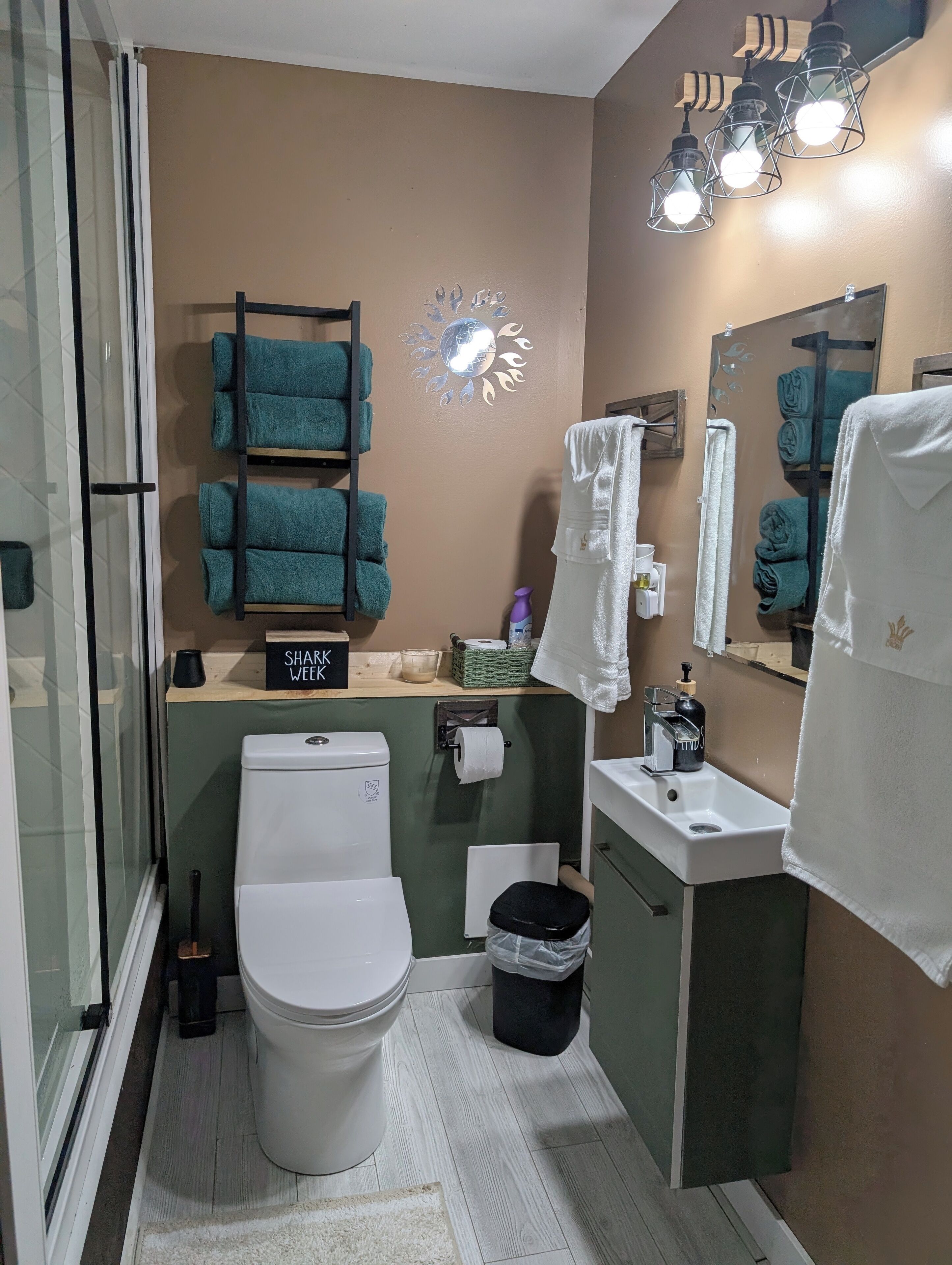 淋浴设施、毛巾、肥皂、洗发水