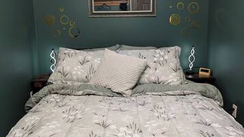 1 bedroom, travel cot, free WiFi, bed sheets