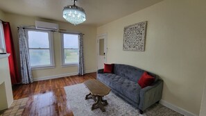 Smart TV, fireplace - Cozy 1-bedroom apartment 5 minutes to Downtown San Antonio, Riverwalk, Pearl (San Antonio)