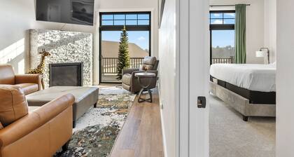 Newly Built Condo w/ pool, gym, hot tub- Poker table in loft area!