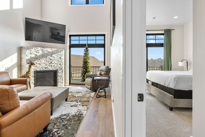 Newly Built Condo w/ pool, gym, hot tub- Poker table in loft area!