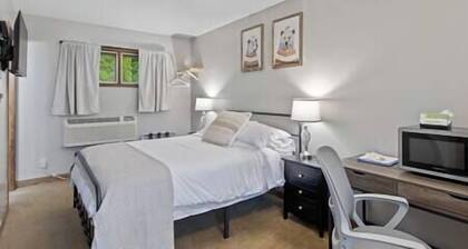 Room 5, Kozy Rest Motel