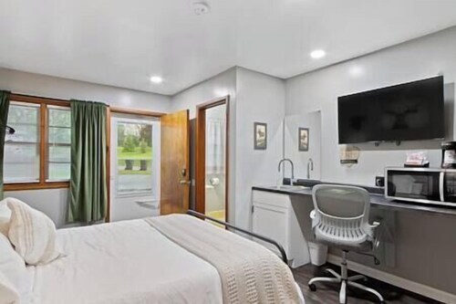 Room 3, Kozy Rest Motel