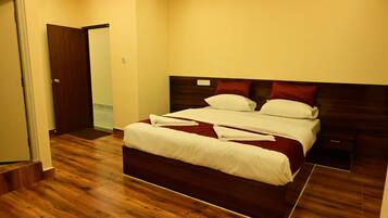 Family Double or Twin Room, Hill View | Living area