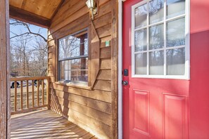 Exterior detail - Tiny House @ Trailhead Cabins (Monteagle)