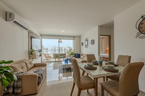Interior - Skyline Cartagena: Exclusive Beachfront Apartment. (Cartagena de Indias)