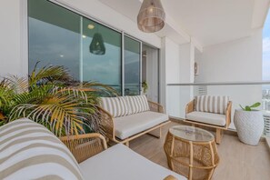 Terrace/patio - Skyline Cartagena: Exclusive Beachfront Apartment. (Cartagena de Indias)