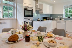 Frigorifero, microonde, forno, lavastoviglie