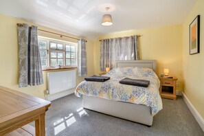 3 bedrooms, iron/ironing board, free WiFi, bed sheets