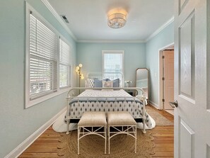 3 makuuhuonetta, silitysrauta/-lauta, Wi-Fi, vuodevaatteet