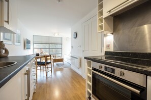 Private kitchen - Modern Flat, Oxford city centre (Oxford)