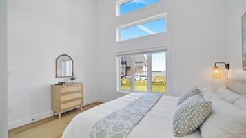 4 bedrooms, desk, iron/ironing board, WiFi
