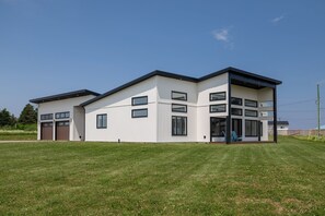 Exterior - Newly Built Ocean Front Home On Barachois Beach, Minutes To North Rustico (Anglo Rustico)