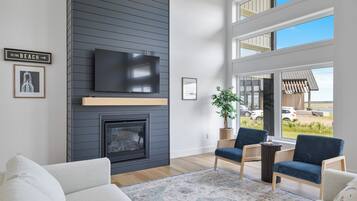 Smart TV, fireplace