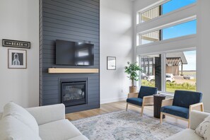 Smart TV y chimenea 