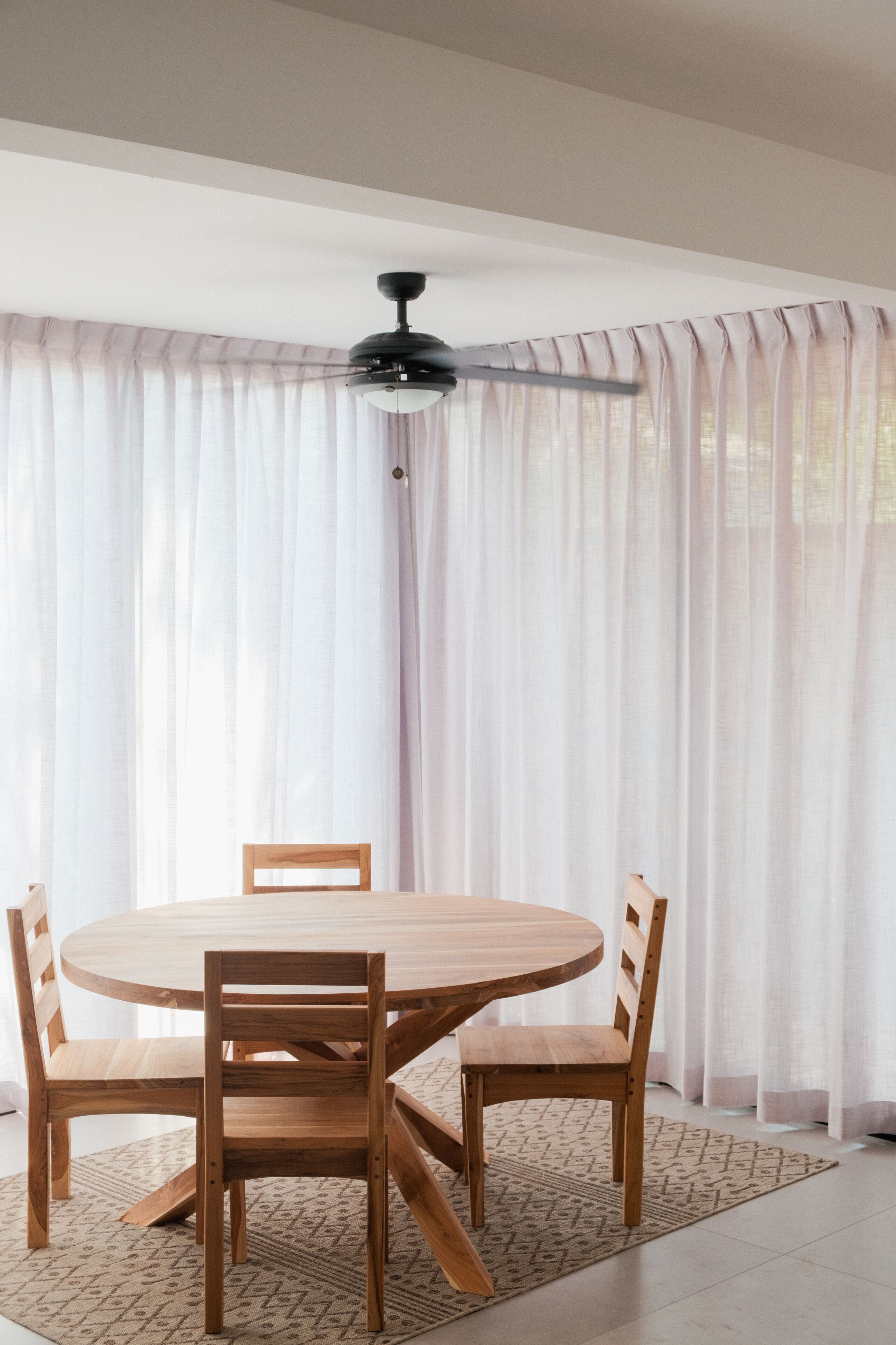 Luxury-Suite, 2 Schlafzimmer, Terrasse | Essbereich im Zimmer
