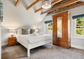 4 bedrooms, free WiFi, bed sheets