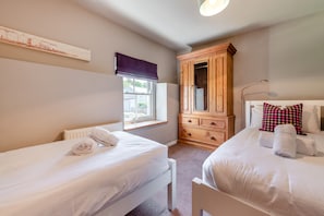 4 bedrooms, travel cot, free WiFi, bed sheets