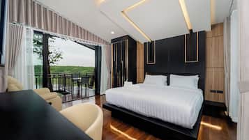 Deluxe Suite, Balcony, Lake View | Desk, free WiFi, bed sheets