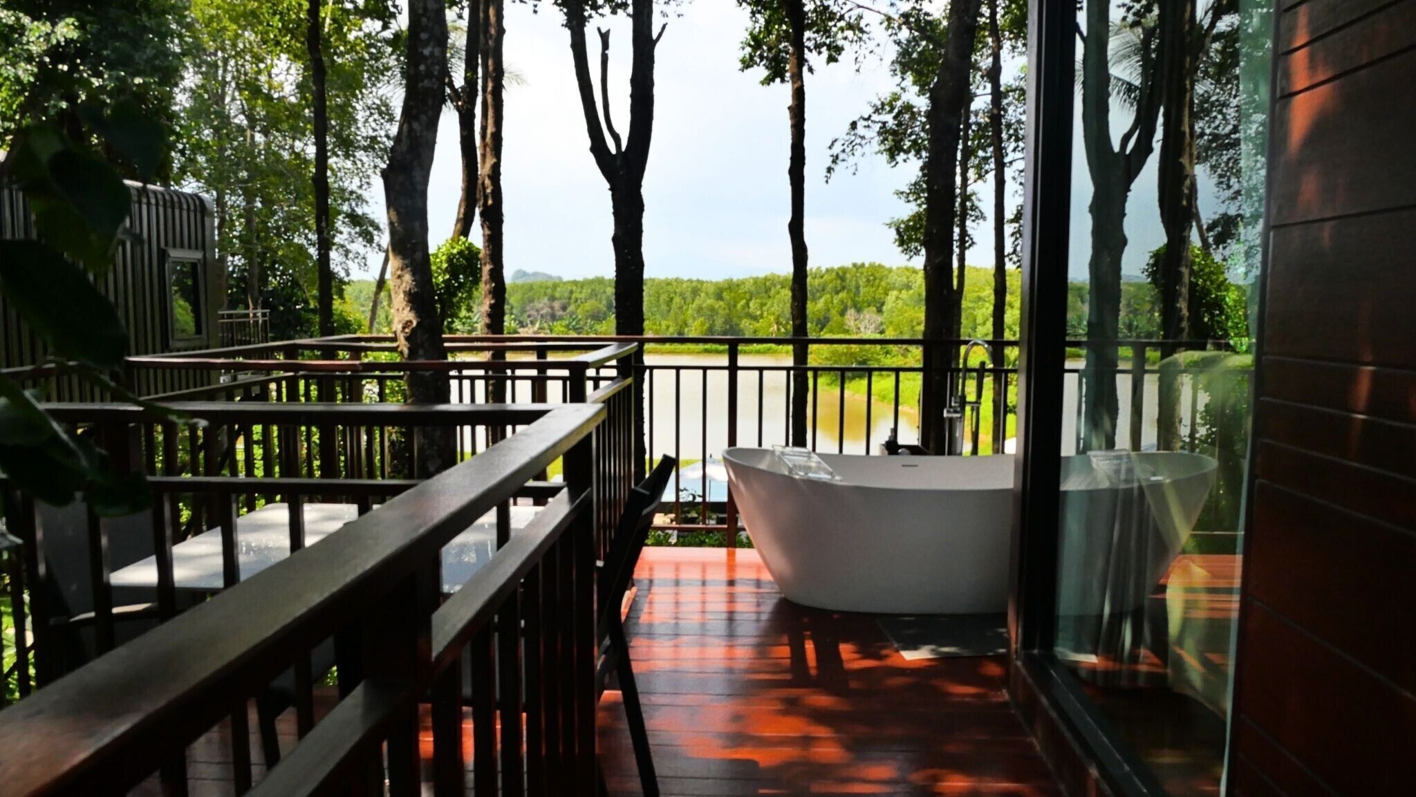Suite, Balcony | Desk, free WiFi, bed sheets
