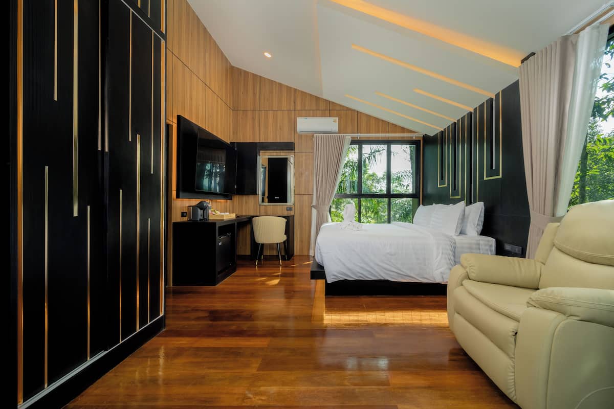 Suite Deluxe, balcone | 1 camera, una scrivania, Wi-Fi gratuito, lenzuola