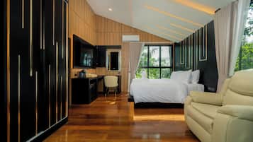 Deluxe suite, balkon | 1 slaapkamer, een bureau, gratis wifi, beddengoed