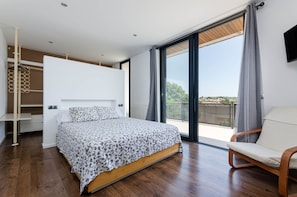 Casa | 3 habitaciones, muebles diferentes y tabla de planchar con plancha 