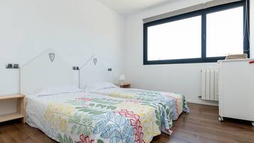 3 bedrooms, individually furnished, iron/ironing board