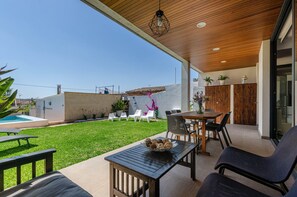 House | Outdoor dining