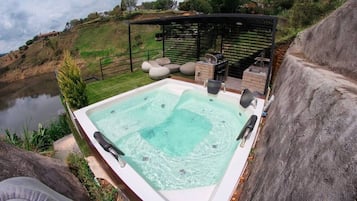 Bañera de hidromasaje exterior