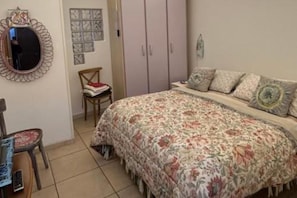 4 habitaciones, tabla de planchar con plancha, wifi y ropa de cama 