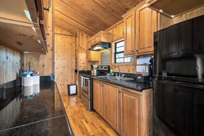 Fridge, microwave, oven, stovetop - Stay Awhile @ Trailhead Cabins (Monteagle)