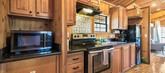 Stay Awhile @ Trailhead Cabins