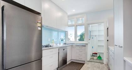 Soothe Serenity Mt Eden Villa with Parking