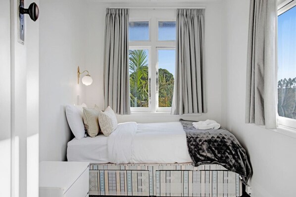 4 bedrooms, desk, iron/ironing board, free WiFi