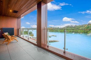 Terrace/patio - Catalina Bay Seascape with Bay Views and Carpark (Auckland West)