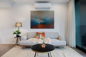 TV - Catalina Bay Seascape with Bay Views and Carpark (Auckland West)