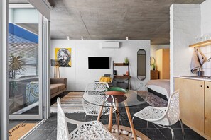 1 bedroom, iron/ironing board, WiFi, bed sheets - Seaside Studio Perfect Location (Cape Town)