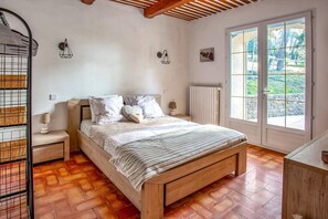 4 bedrooms, WiFi, bed sheets