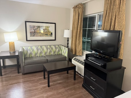 Economy Double Room | Desk, iron/ironing board, WiFi (free)