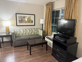 Escritorio, tabla de planchar con plancha y wifi gratis 