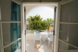 Triple Junior Suite Sea View | Terrace/patio