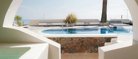 King Suite with Hot Tub | Terrass/Patio