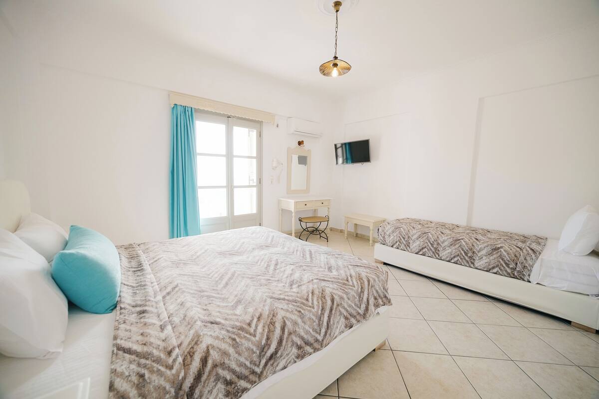 Deluxe Quadruple Suite Sea View | 客房內保險箱、熨斗/熨衣板、免費無線上網、床單